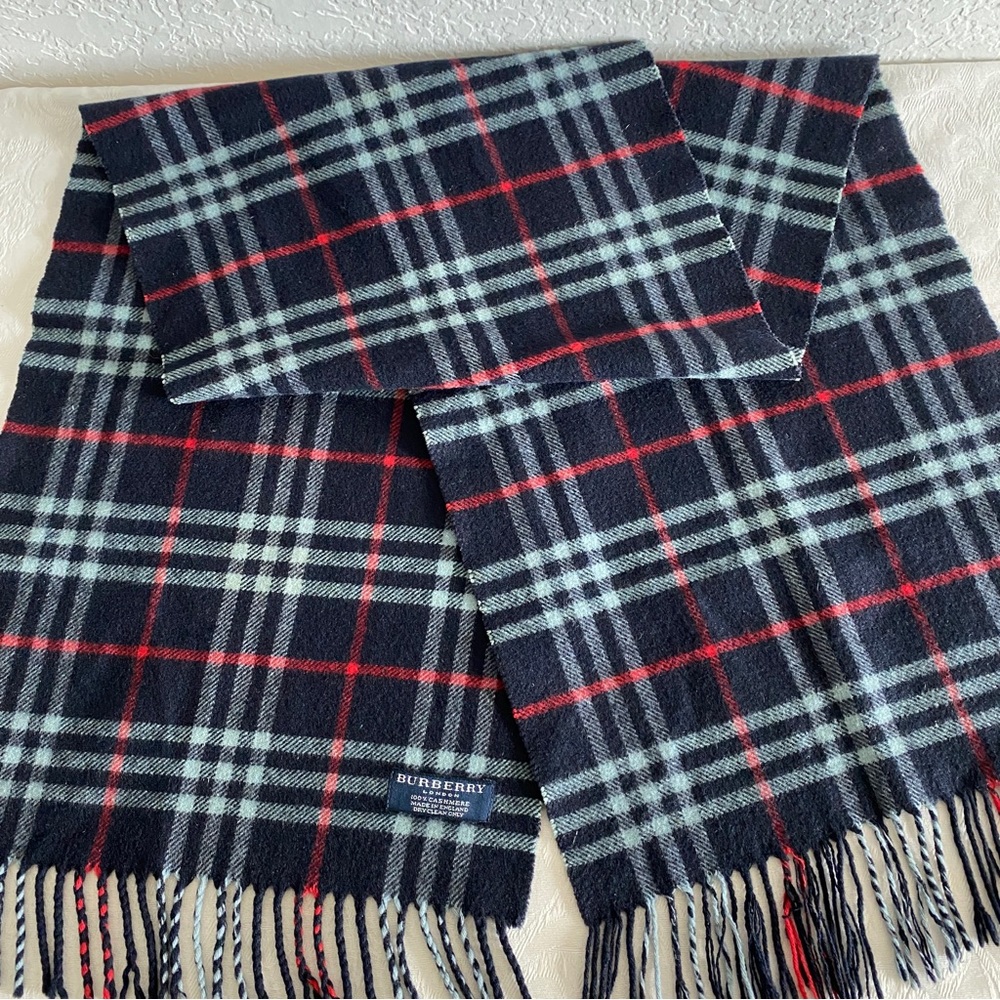 Burberry check cashmere scarf - Picture 6 of 7